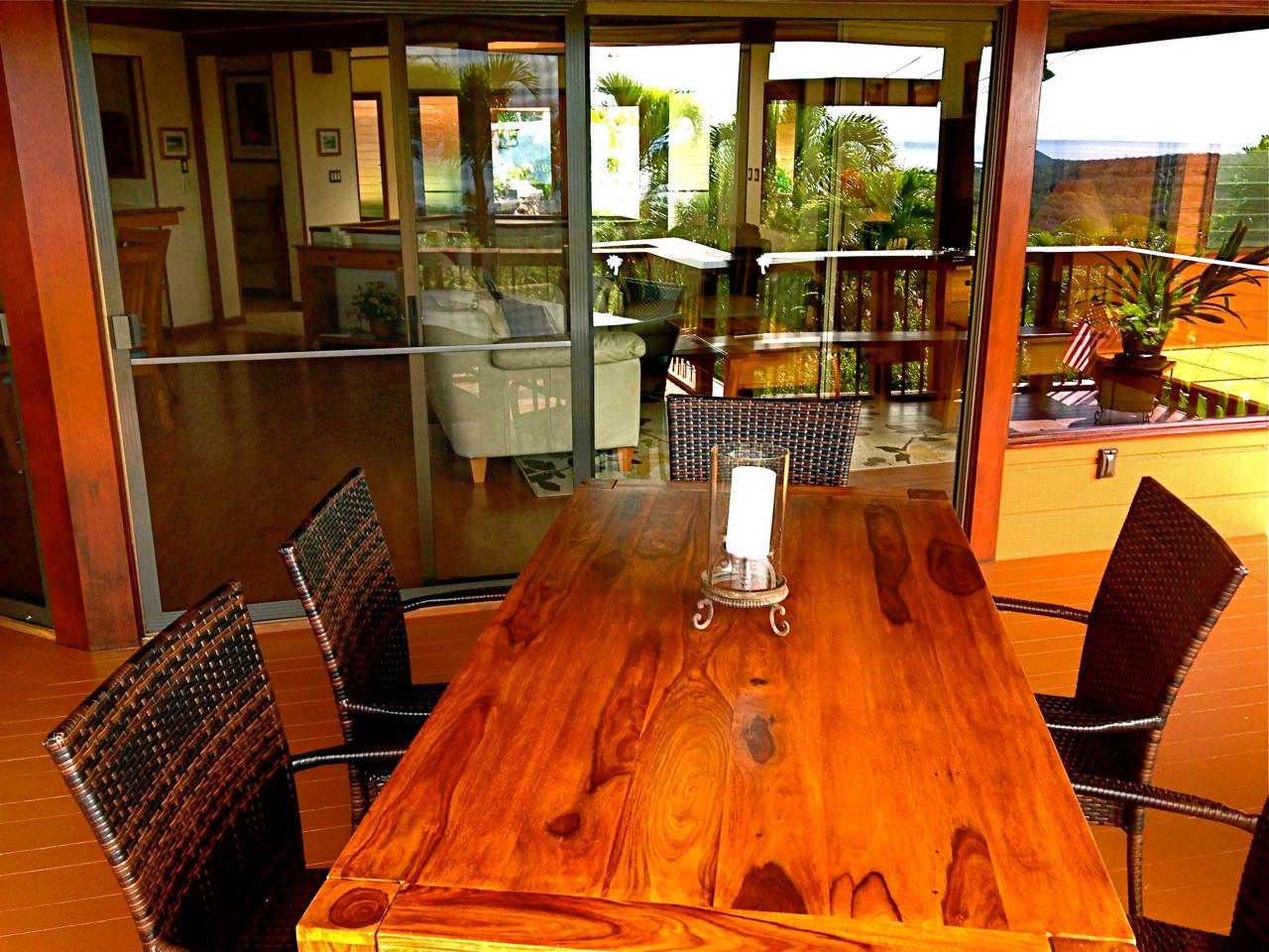 The lanai outdoor dining area.